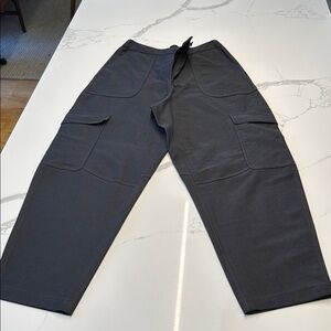 Lululemon women’s high rise carpenter pants